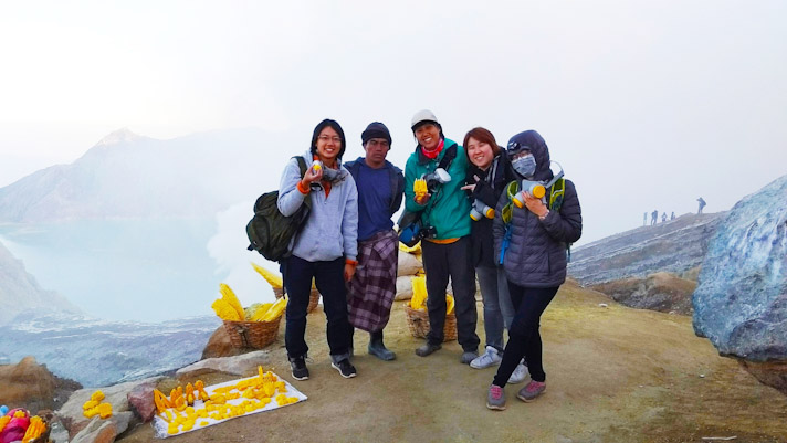 picture ijen crater Indonesia