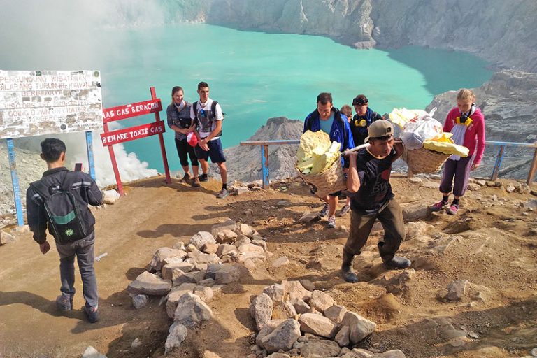 ijen crater