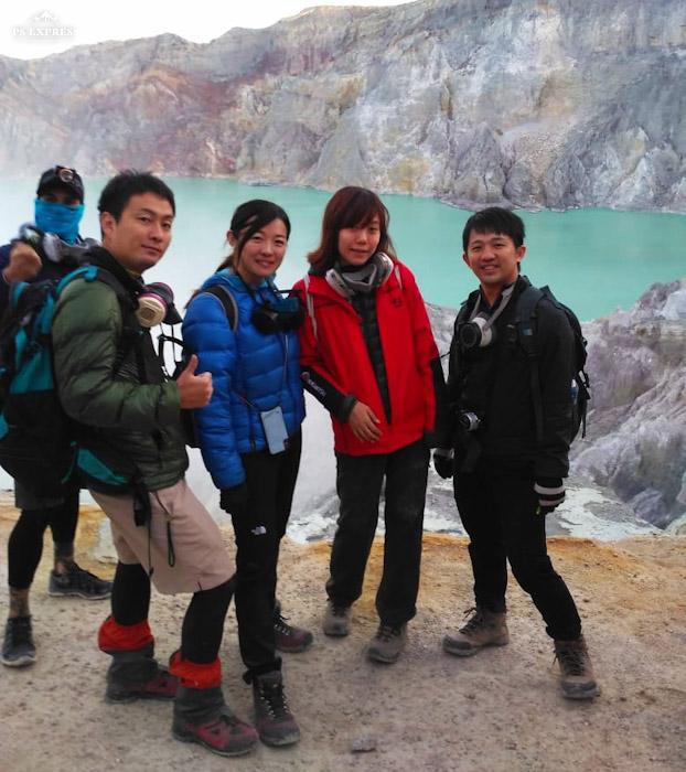 picture of group - Ijen Crater tour 