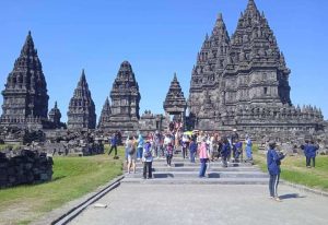 picture_explore yogyakarta indonesia