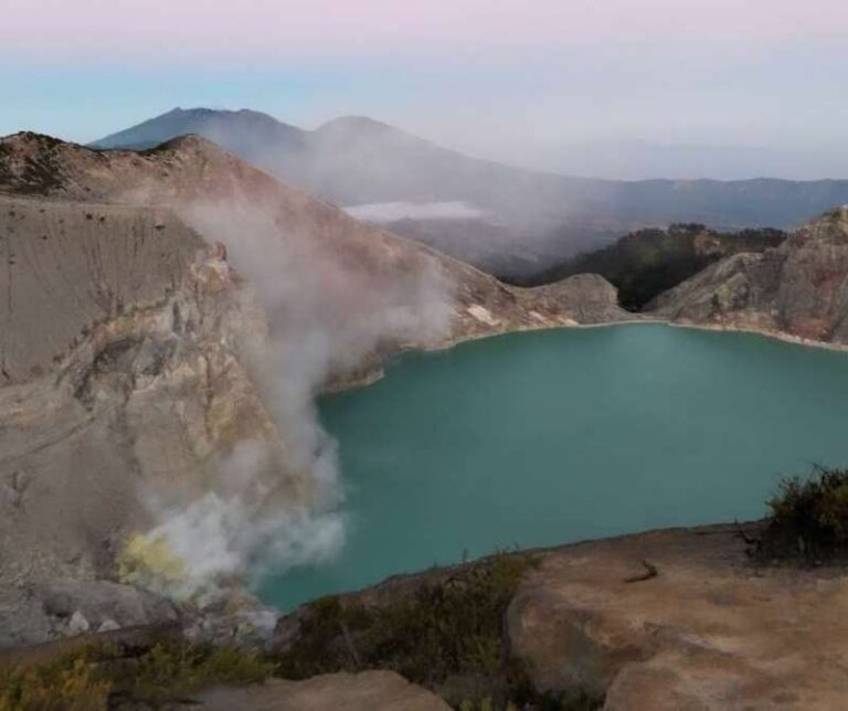 the picture of Ijen Crater blue fire tour